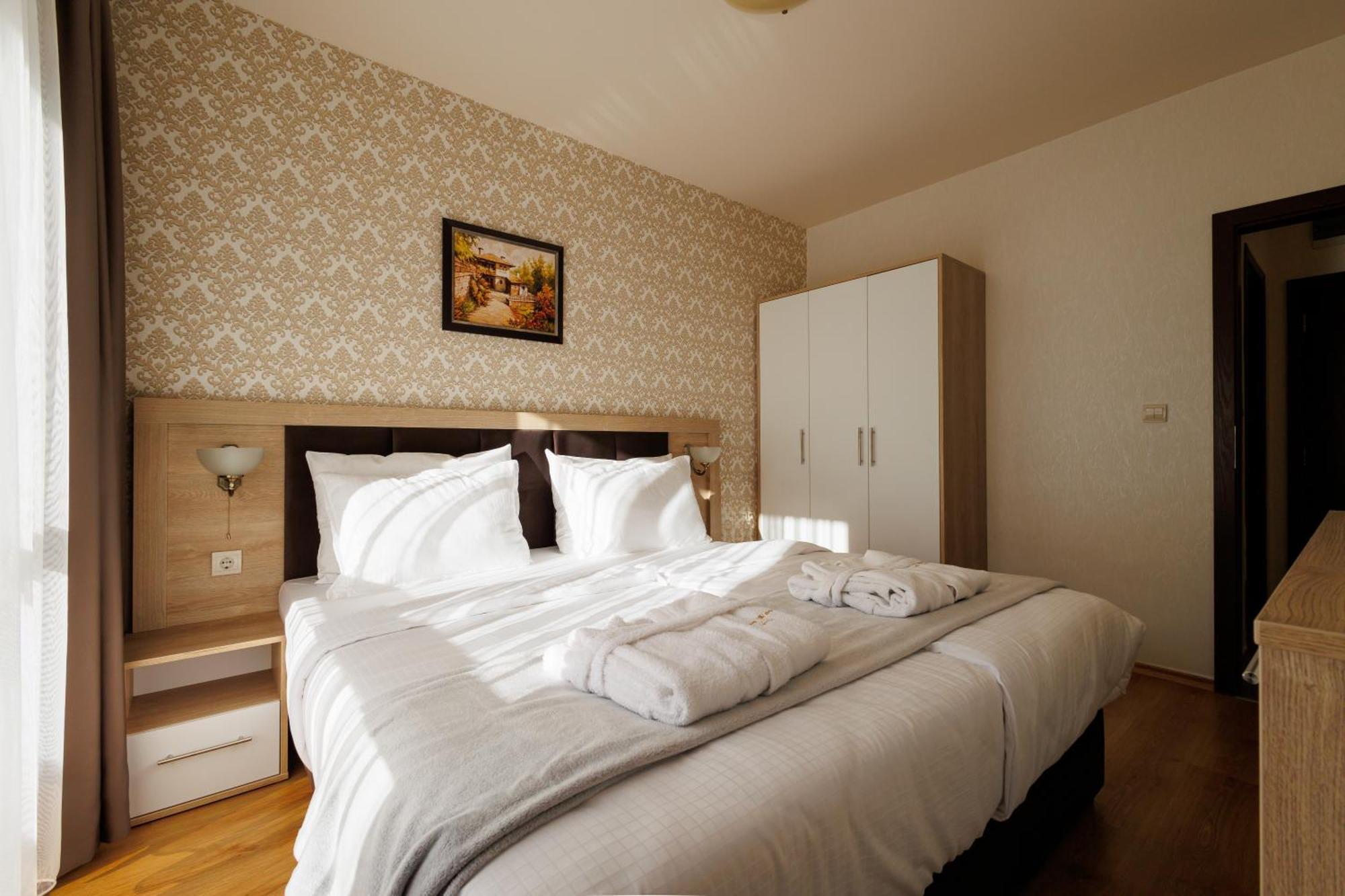 Green Wood Hotel & Spa Bansko Bagian luar foto