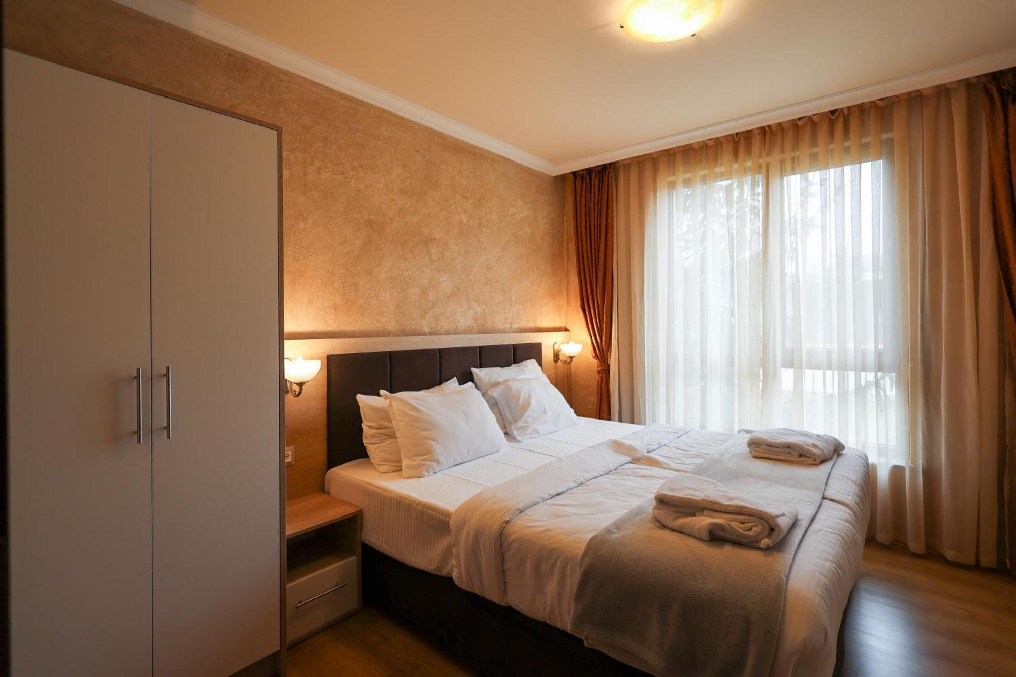 Green Wood Hotel & Spa Bansko Bagian luar foto