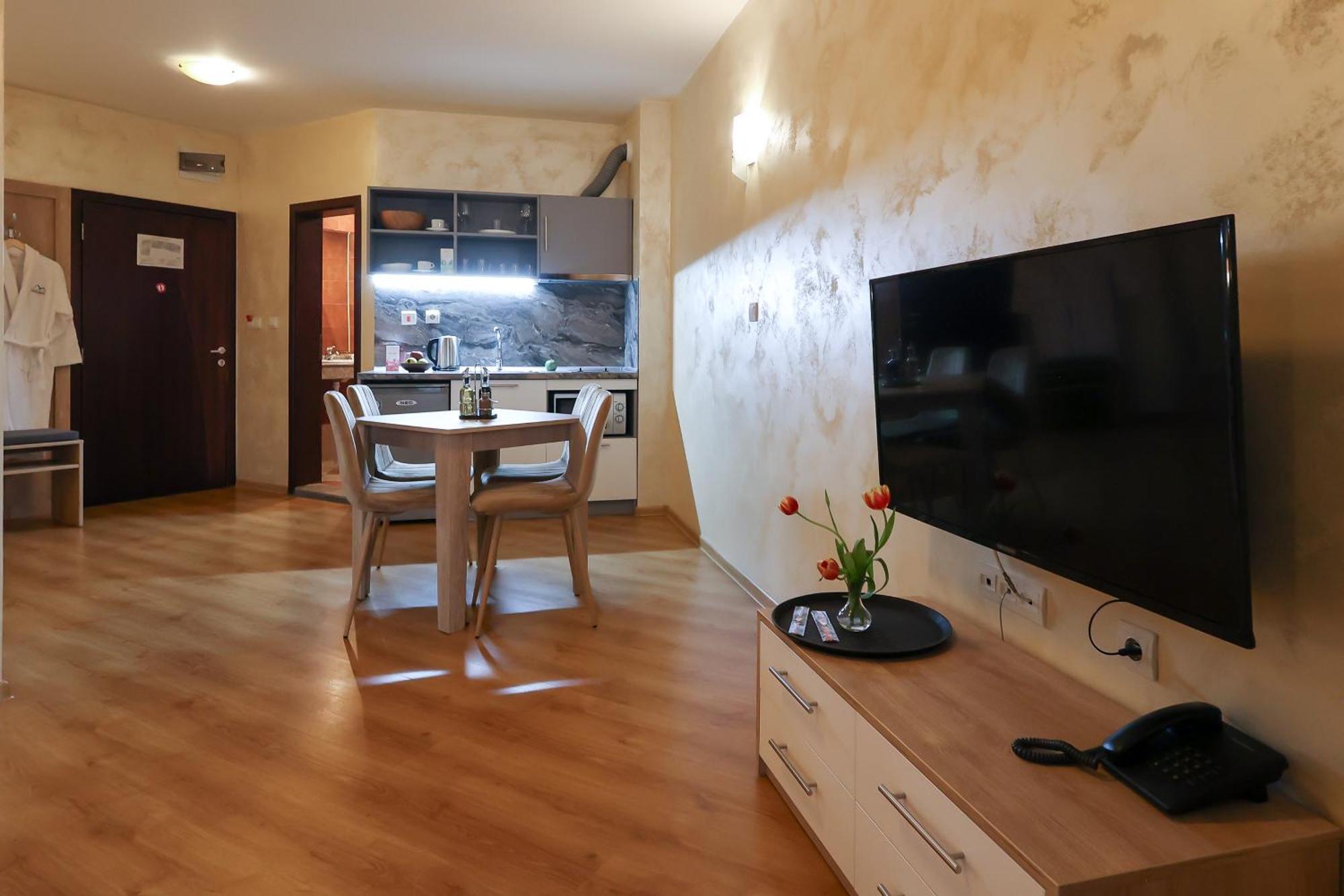Green Wood Hotel & Spa Bansko Bagian luar foto