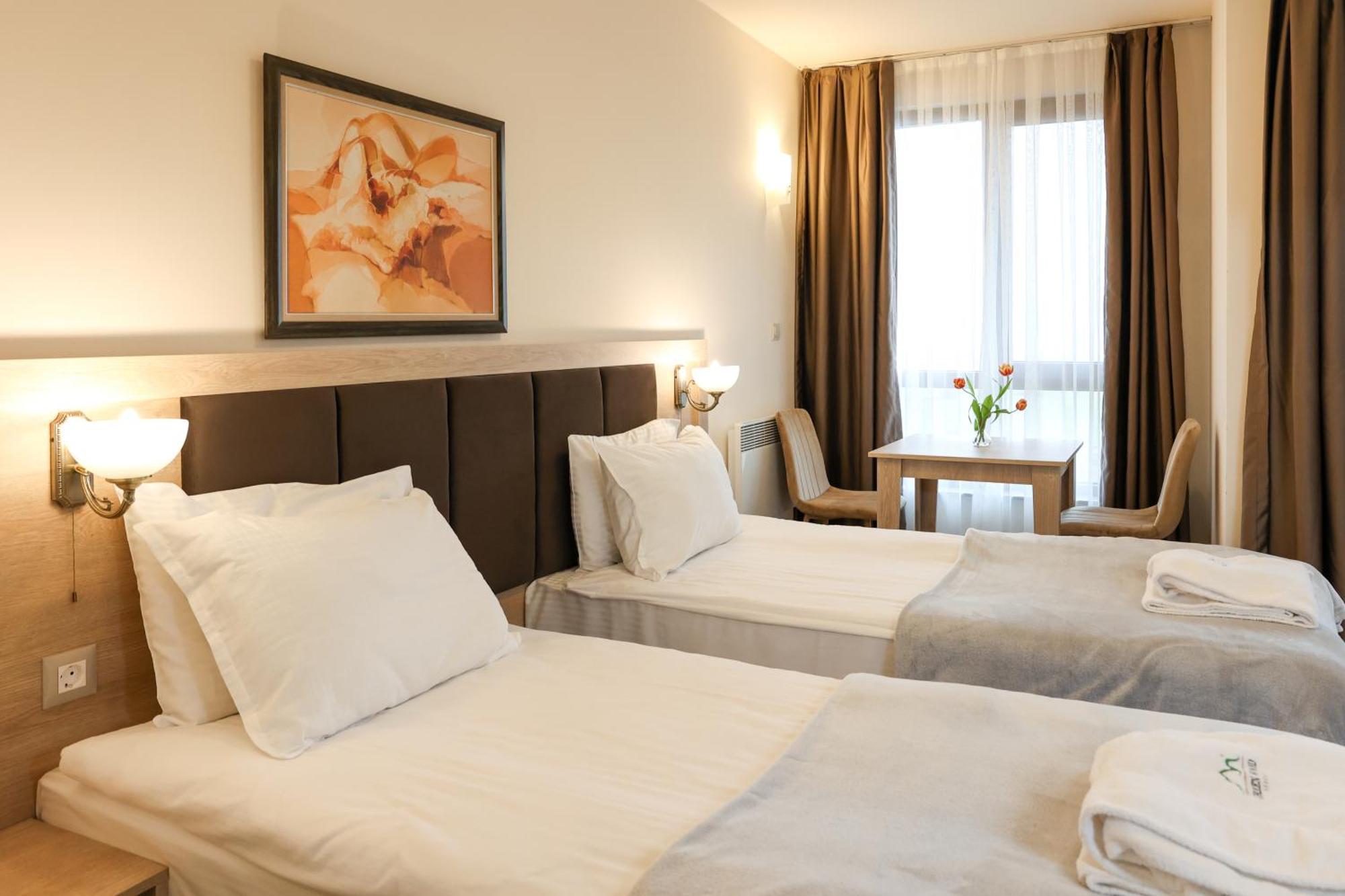 Green Wood Hotel & Spa Bansko Bagian luar foto